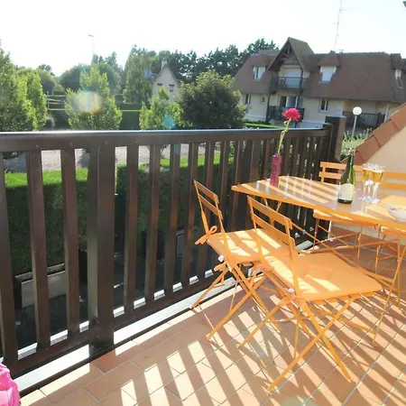Duplex élégance: Luxe 4* Avec Tennis Et Piscine