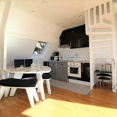 Duplex élégance: Luxe 4* Avec Tennis Et Piscine Apartment Deauville