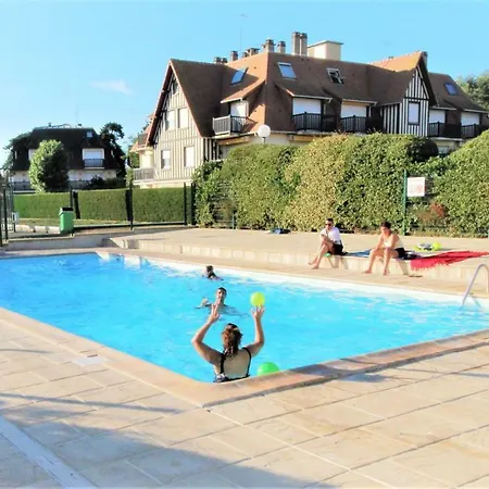 Duplex élégance: Luxe 4* Avec Tennis Et Piscine *