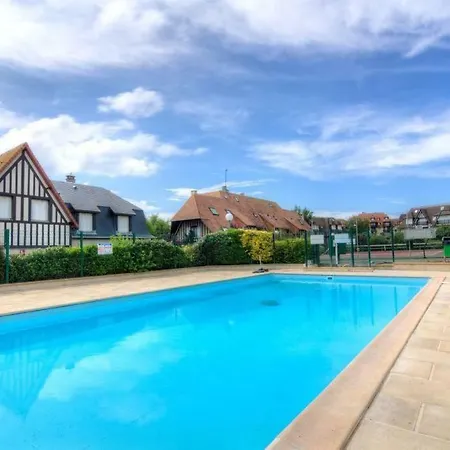 Duplex élégance: Luxe 4* Avec Tennis Et Piscine Apartment