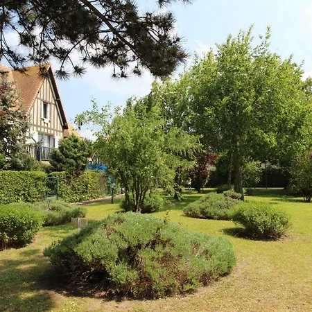 Duplex élégance: Luxe 4* Avec Tennis Et Piscine Deauville