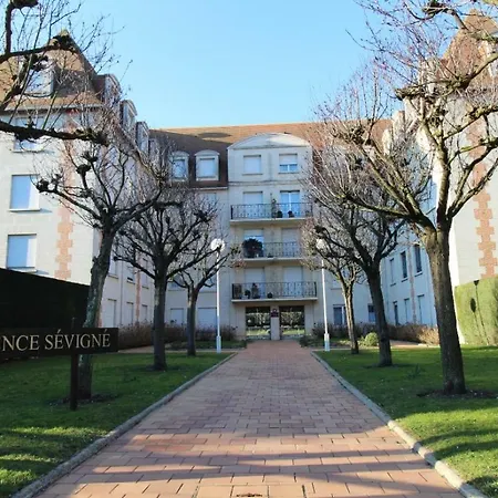 Duplex élégance: Luxe 4* Avec Tennis Et Piscine * Deauville