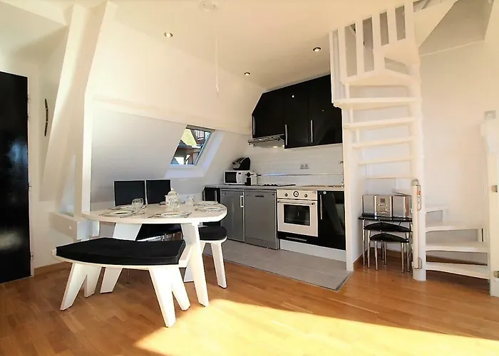 Cadre Exceptionnel: Duplex Classe 4**** Tennis, Piscine, Parking, Linge Inclus, Wifi, Materiel Bebe, Proximite Centre Apartment Deauville